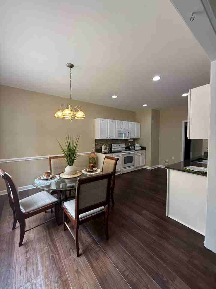 450 Sterling Dr - Photo 5 of 17