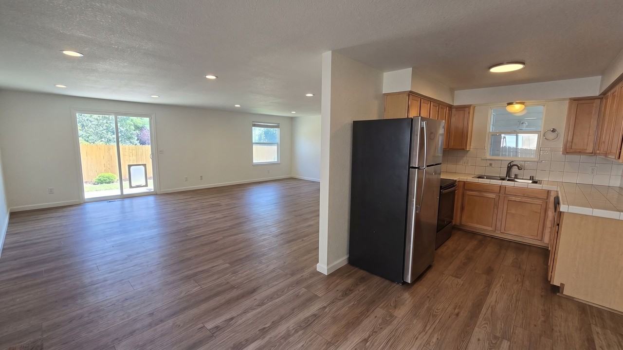 3979 Buckingham Sq - Photo 5 of 26