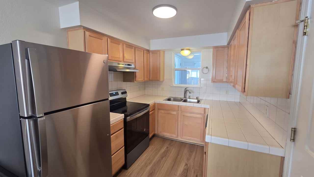 3979 Buckingham Sq - Photo 7 of 26
