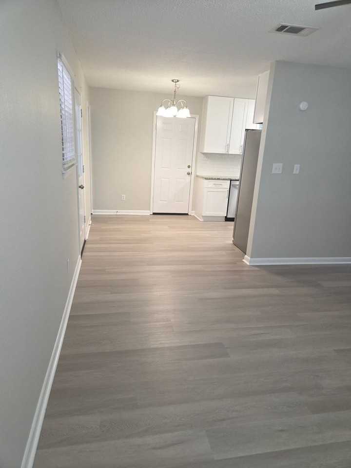 503 Tall Pines St - Photo 5 of 34