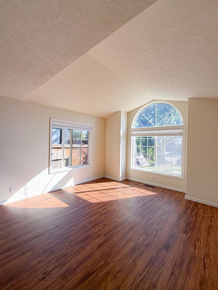 7493 Shadowwood St Ne - Photo 2 of 13