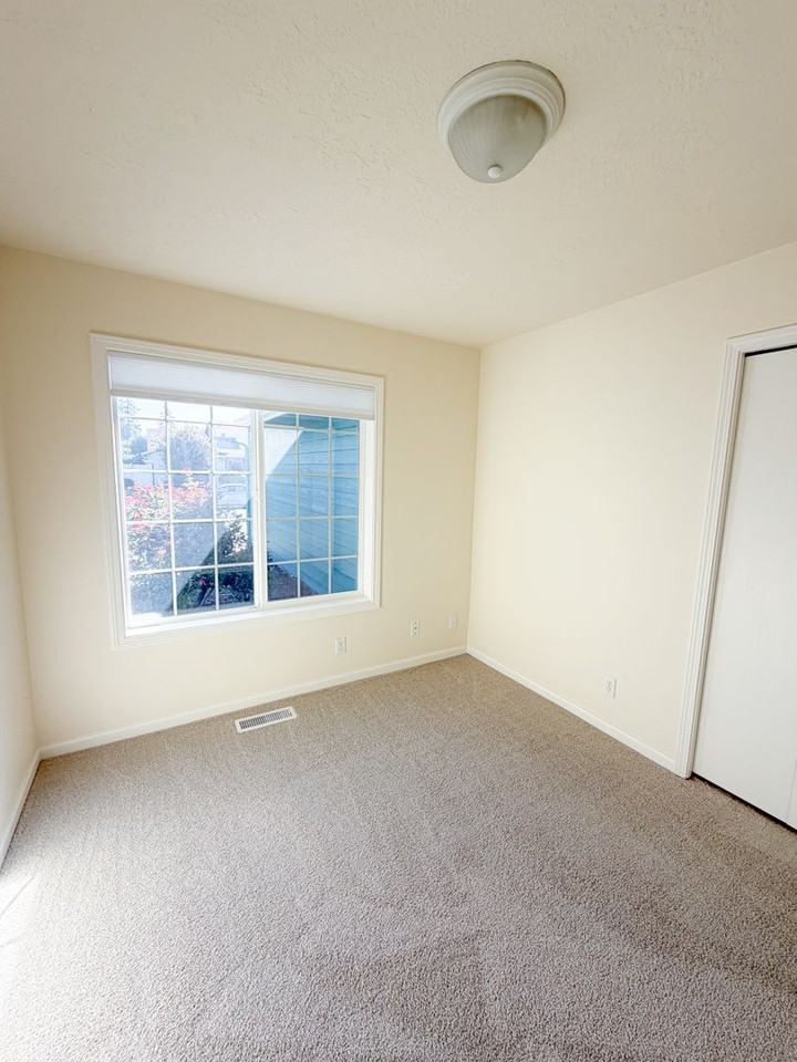 7493 Shadowwood St Ne - Photo 3 of 13
