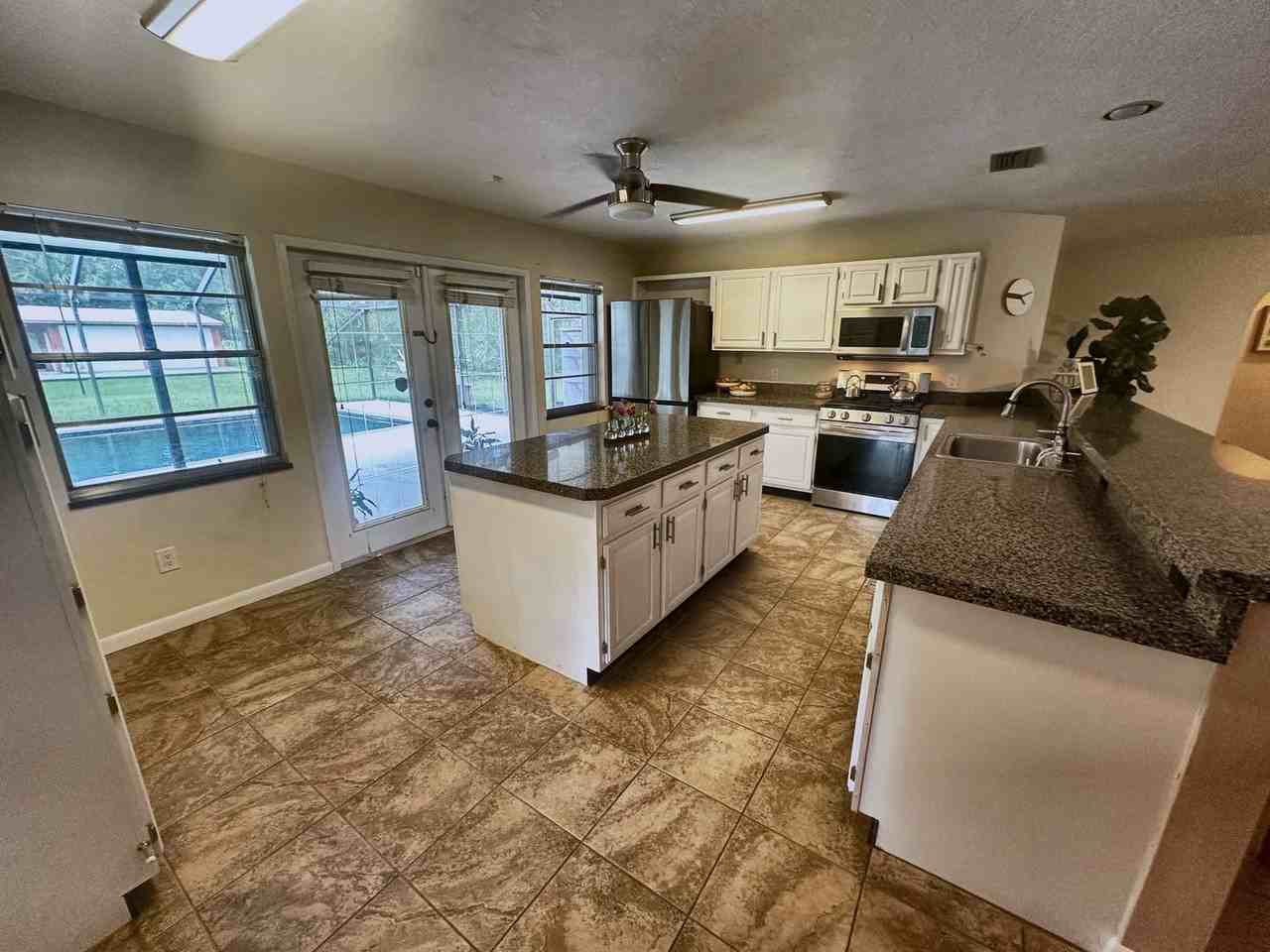 1525 W Beresford Rd - Photo 5 of 14