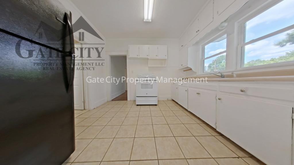 1600 N Hamilton St - Photo 2 of 17