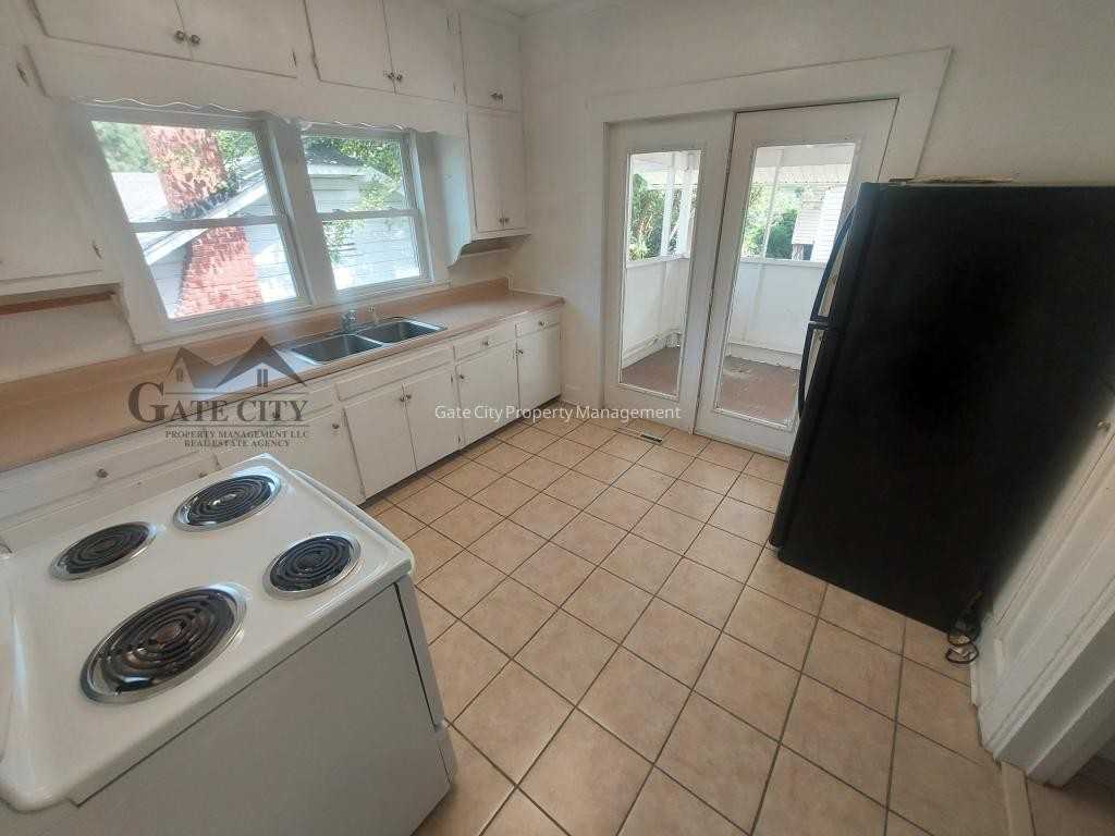 1600 N Hamilton St - Photo 3 of 17