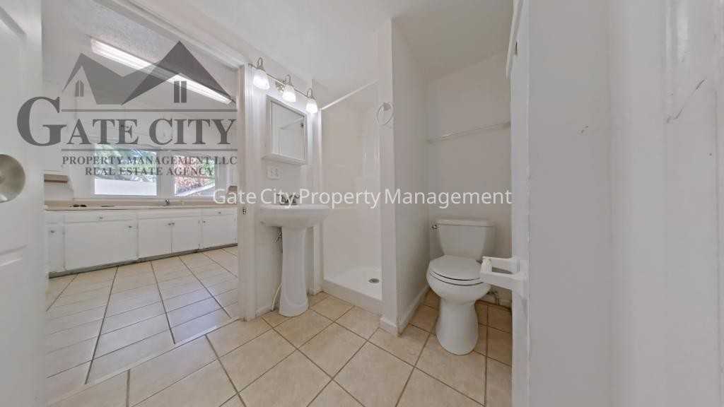1600 N Hamilton St - Photo 4 of 17