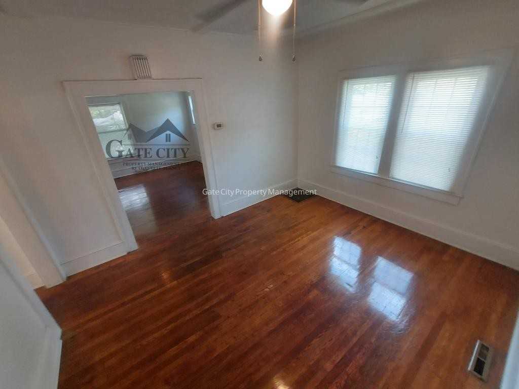1600 N Hamilton St - Photo 7 of 17