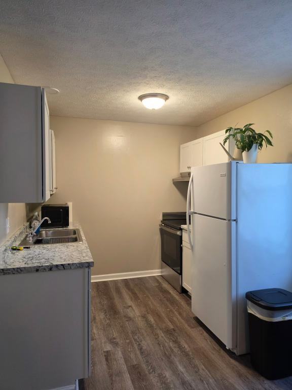 7560 Greenwood Rd - Photo 4 of 8
