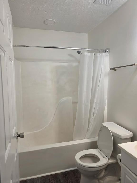 7560 Greenwood Rd - Photo 6 of 8