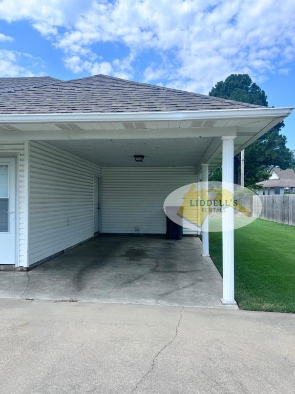 703 Baywood Dr - Photo 2 of 17