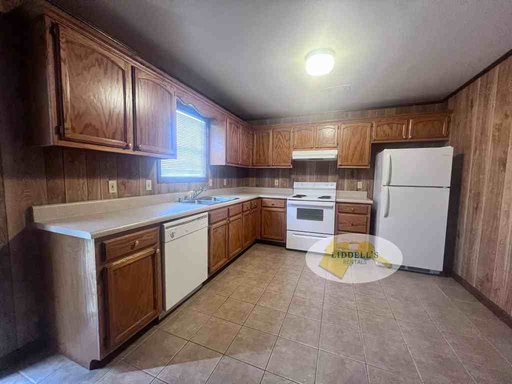 703 Baywood Dr - Photo 5 of 17