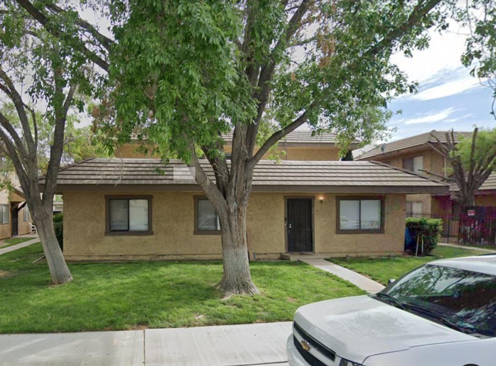 852 E Avenue J12 - Photo 2 of 8