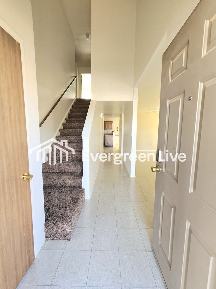 220 Raven Dr - Photo 2 of 27