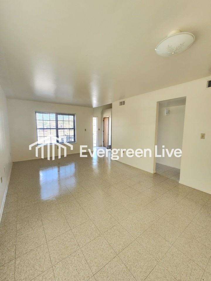 220 Raven Dr - Photo 4 of 27