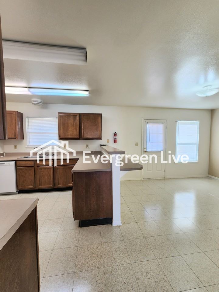 220 Raven Dr - Photo 6 of 27