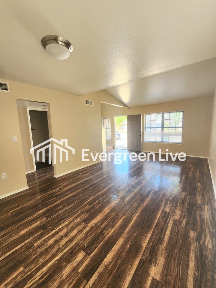4121 Lew Wallace Dr - Photo 4 of 26