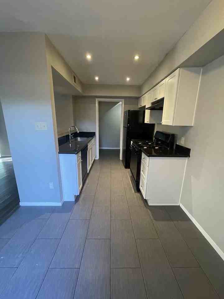 6003 Cougar Dr #D - Photo 4 of 14