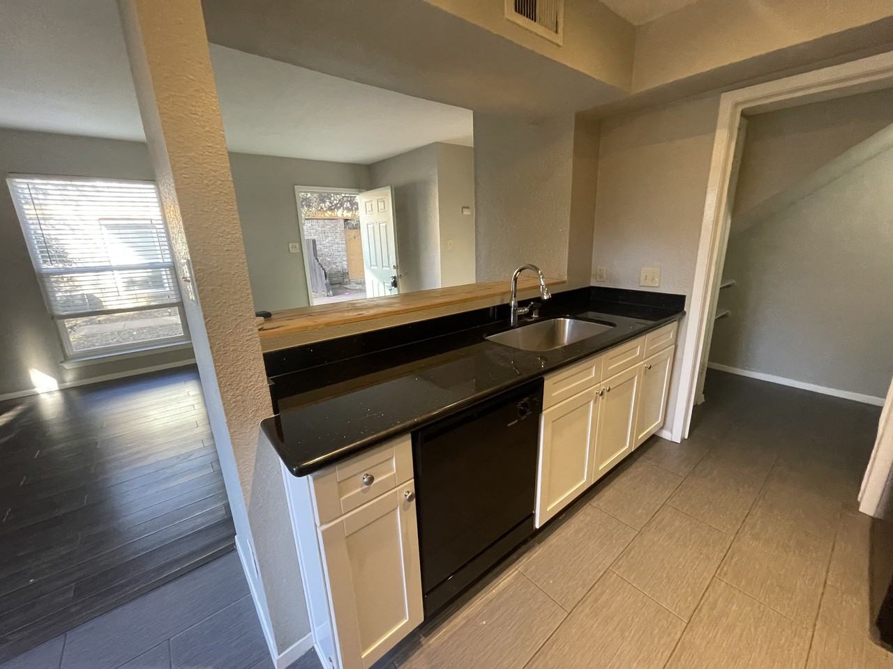 6003 Cougar Dr #D - Photo 5 of 14