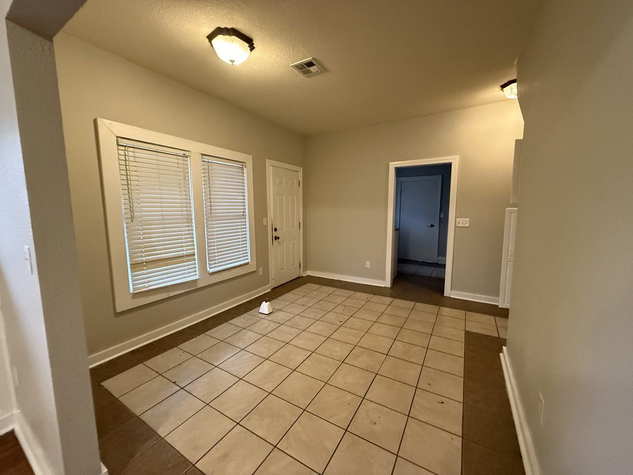 1713 N Little Ave - Photo 3 of 10