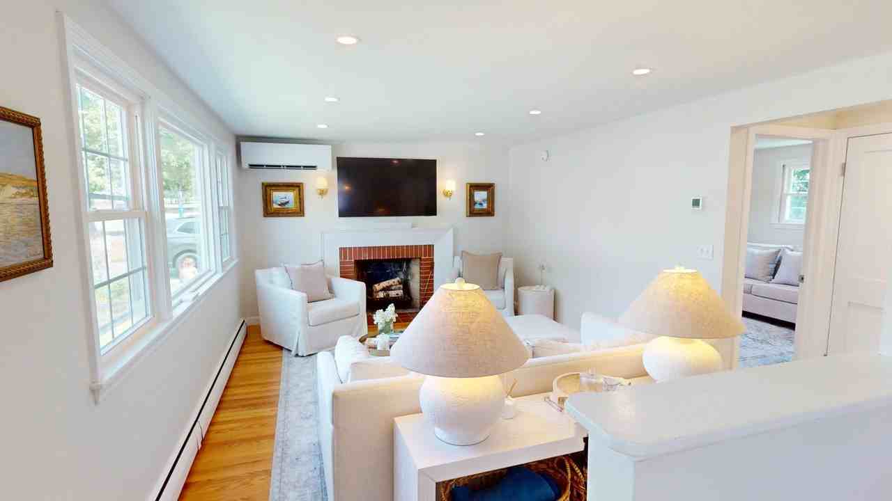 161 Wayside Rd - Photo 4 of 22