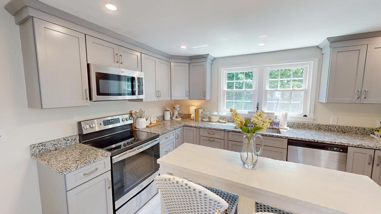 161 Wayside Rd - Photo 5 of 22