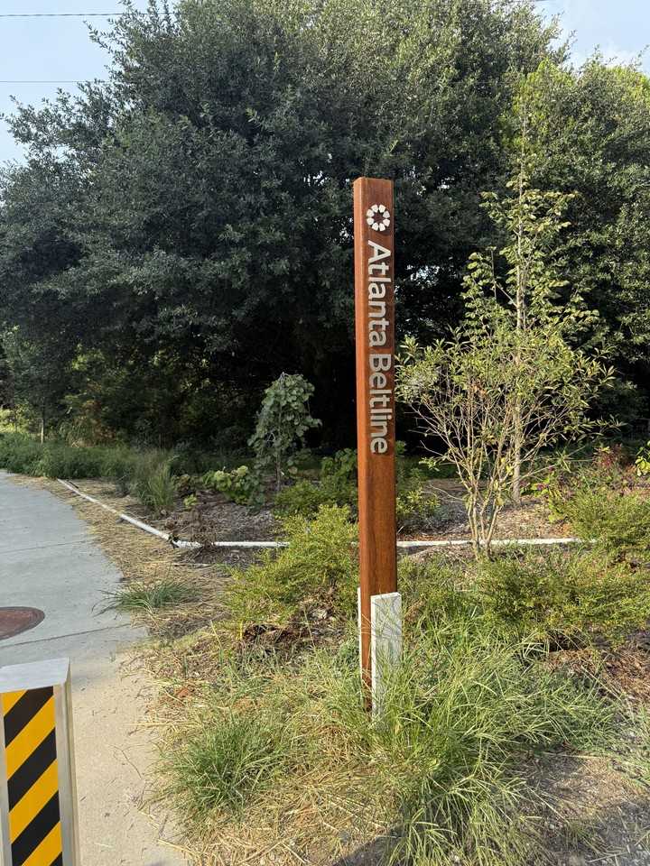 1079 Mayson Turner Rd Nw #B - Photo 4 of 11
