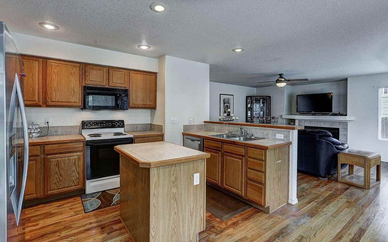 7765 Chancellor Dr - Photo 4 of 13