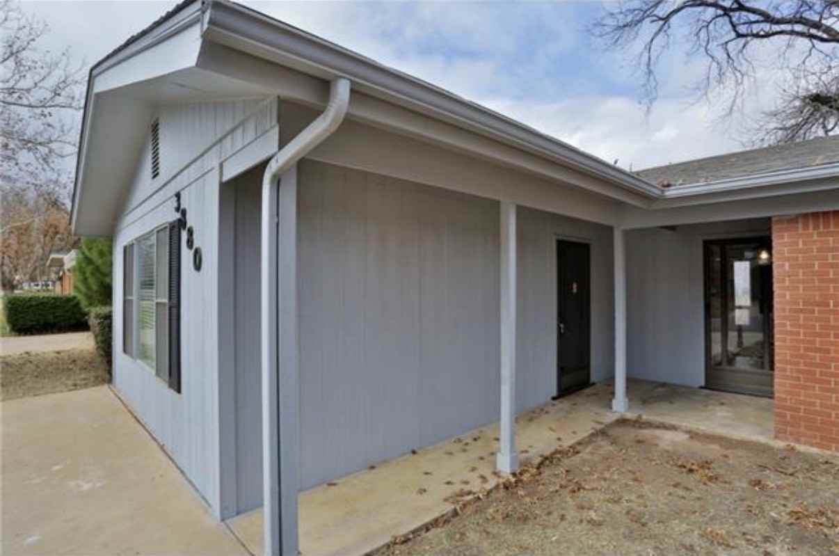 3880 N 9th St - Photo 3 of 17