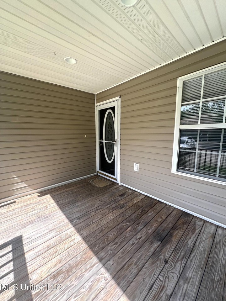 12338 Windward Dr - Photo 2 of 20