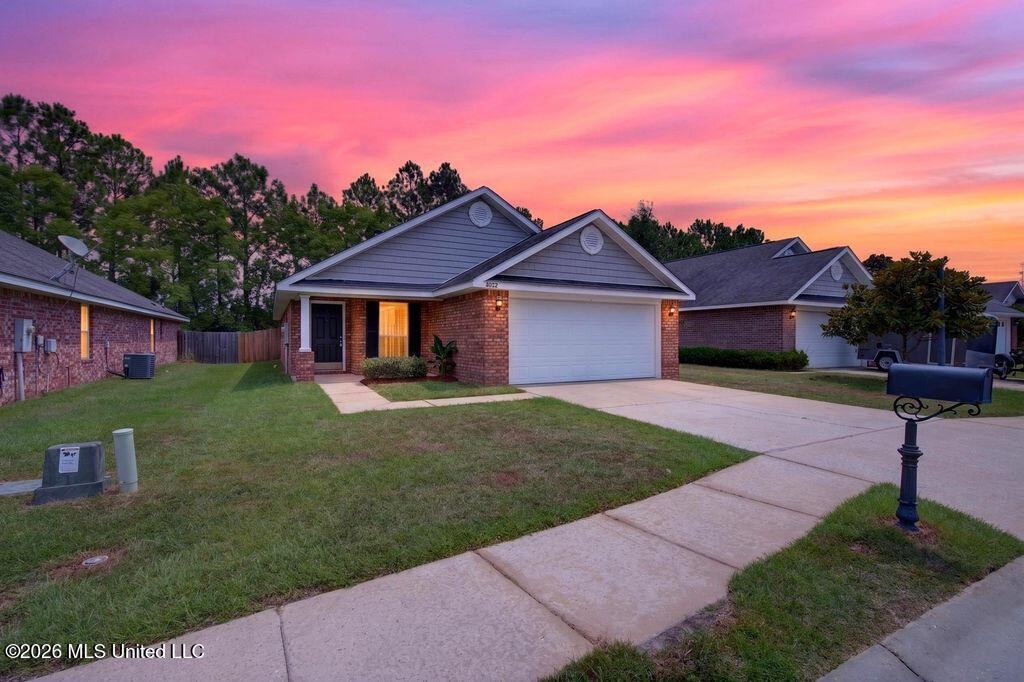 3908 Timberlake Dr - Photo 4 of 36