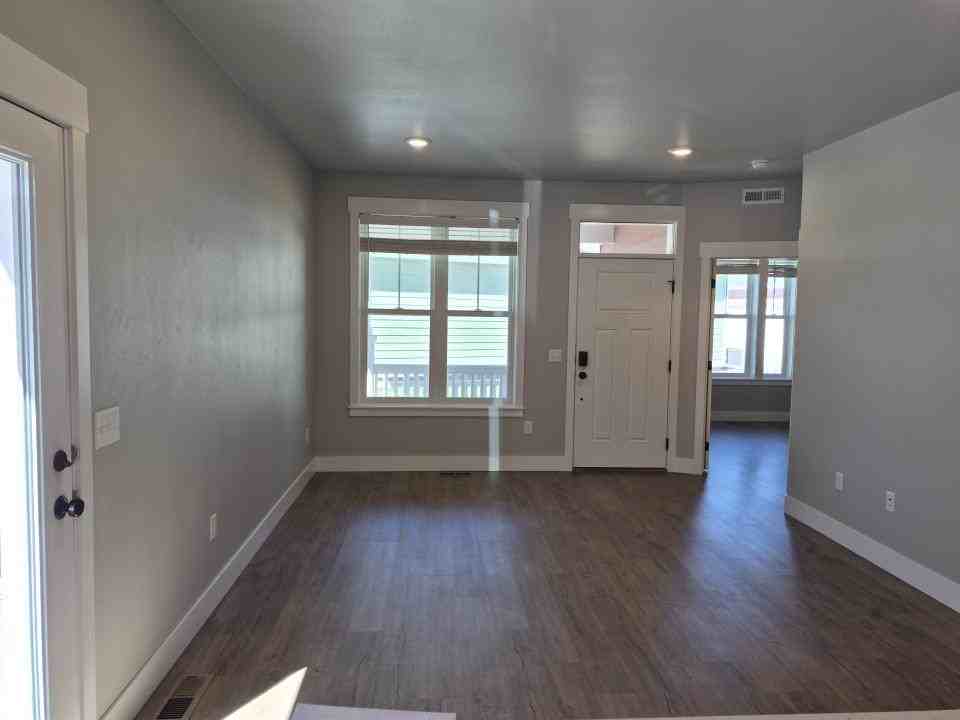 1661 Annas Garden Ln - Photo 3 of 10