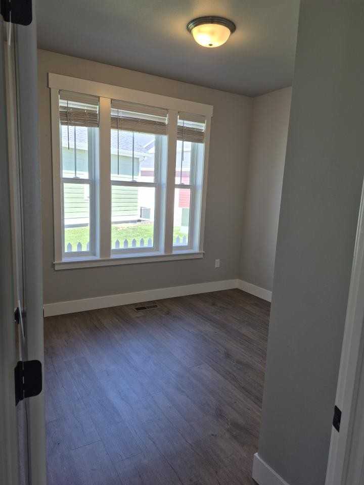 1661 Annas Garden Ln - Photo 4 of 10