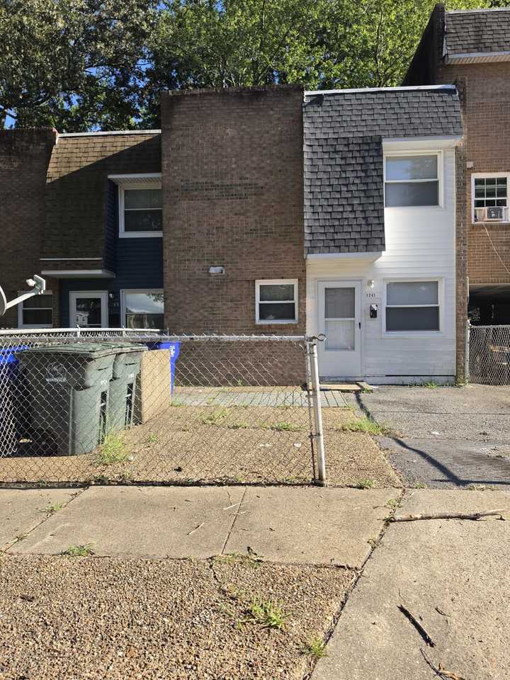 1241 Underwood Ave - Photo 2 of 15