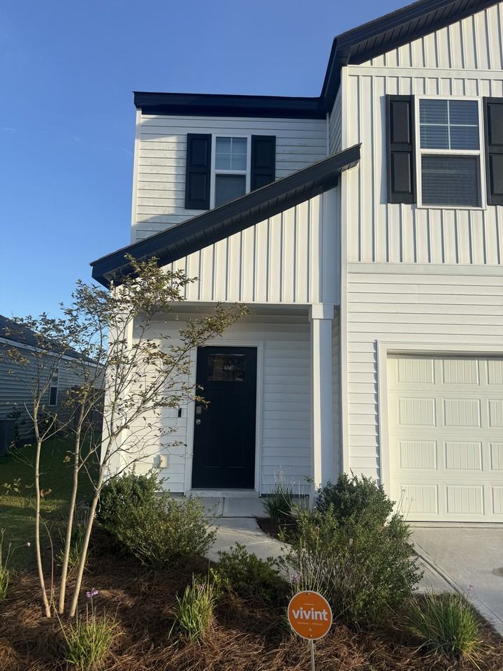 257 Watersglen Dr - Photo 3 of 26
