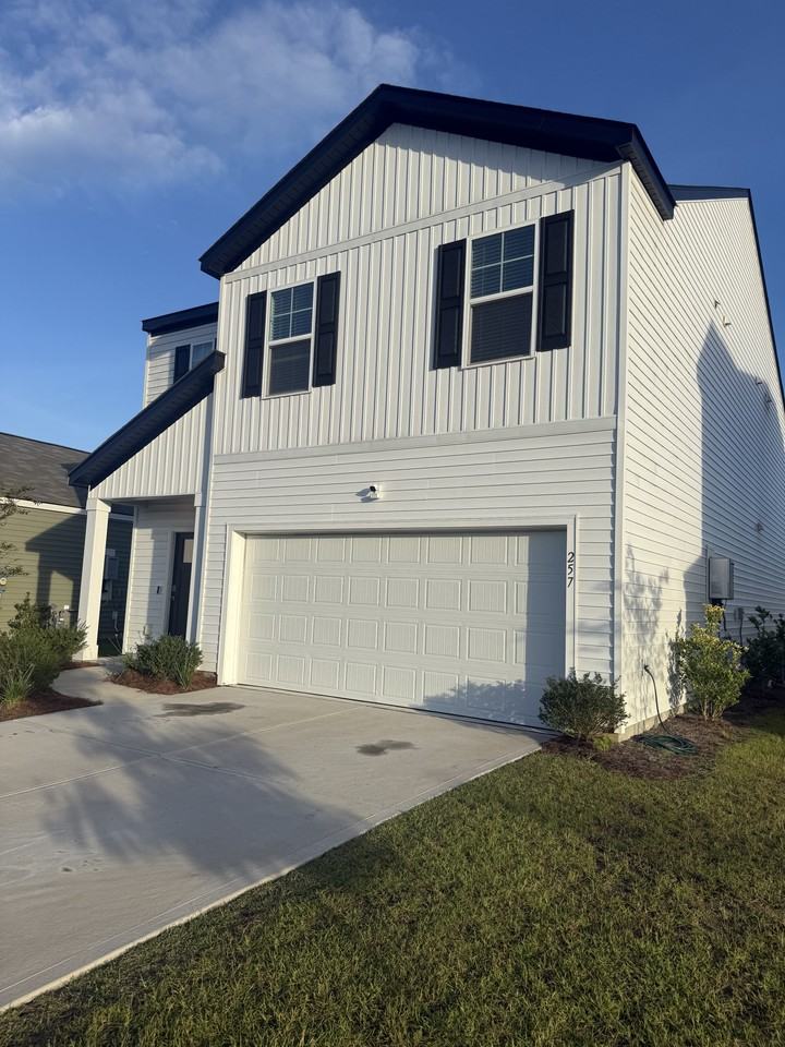 257 Watersglen Dr - Photo 4 of 26