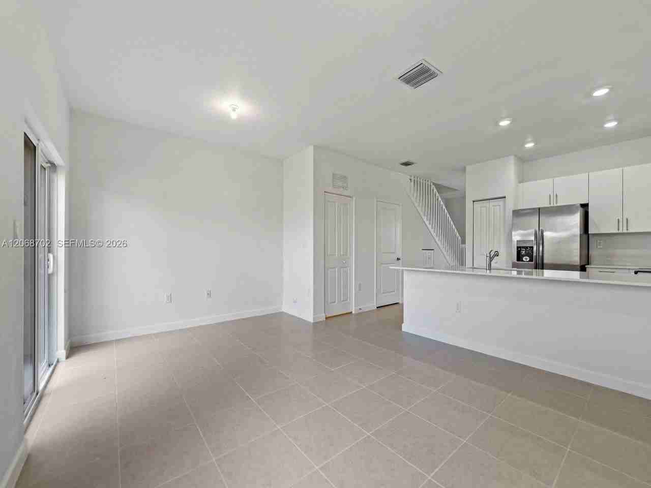 1528 Se 27th Rd - Photo 2 of 7