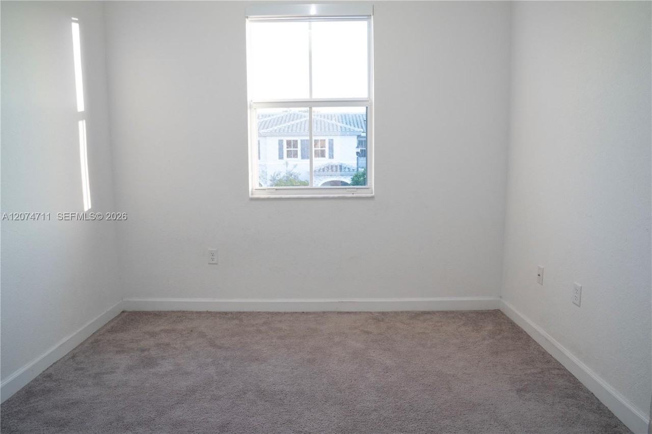 2684 Se 19th St - Photo 4 of 19