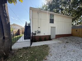 422 1/2 S Park St - Photo 1 of 1
