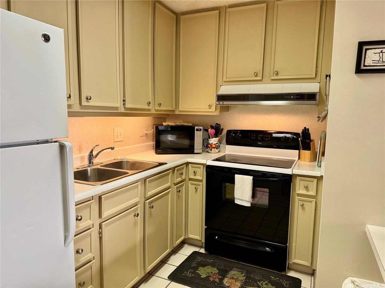 2440 Kuhio Ave #2105 - Photo 7 of 25