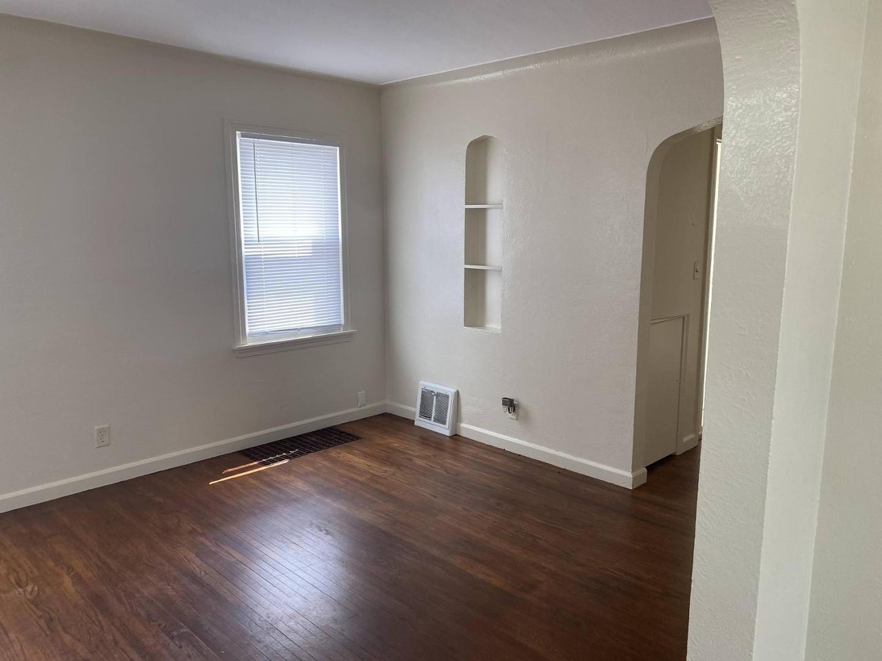 2541 Ivy Pl - Photo 3 of 11