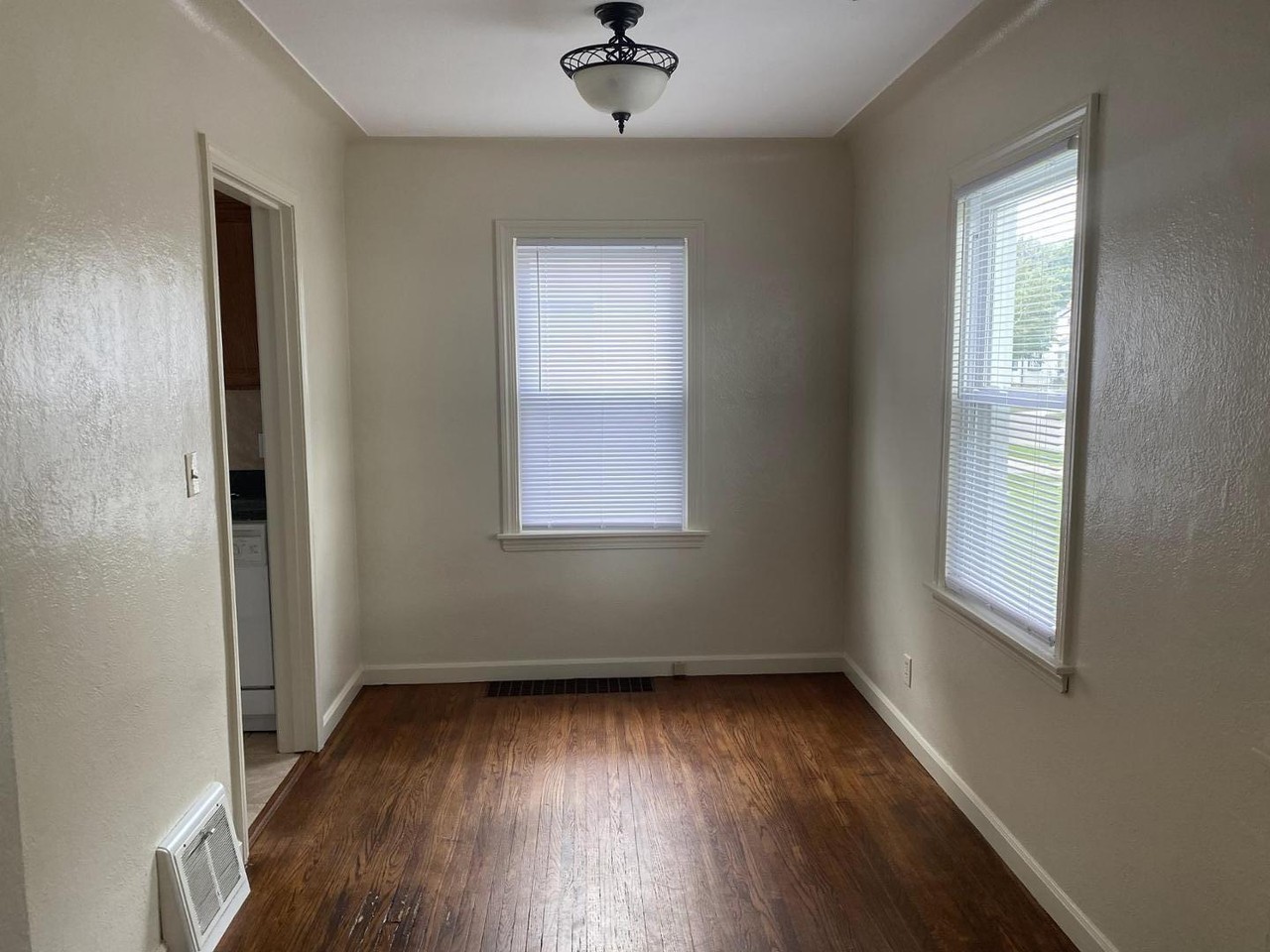 2541 Ivy Pl - Photo 4 of 11
