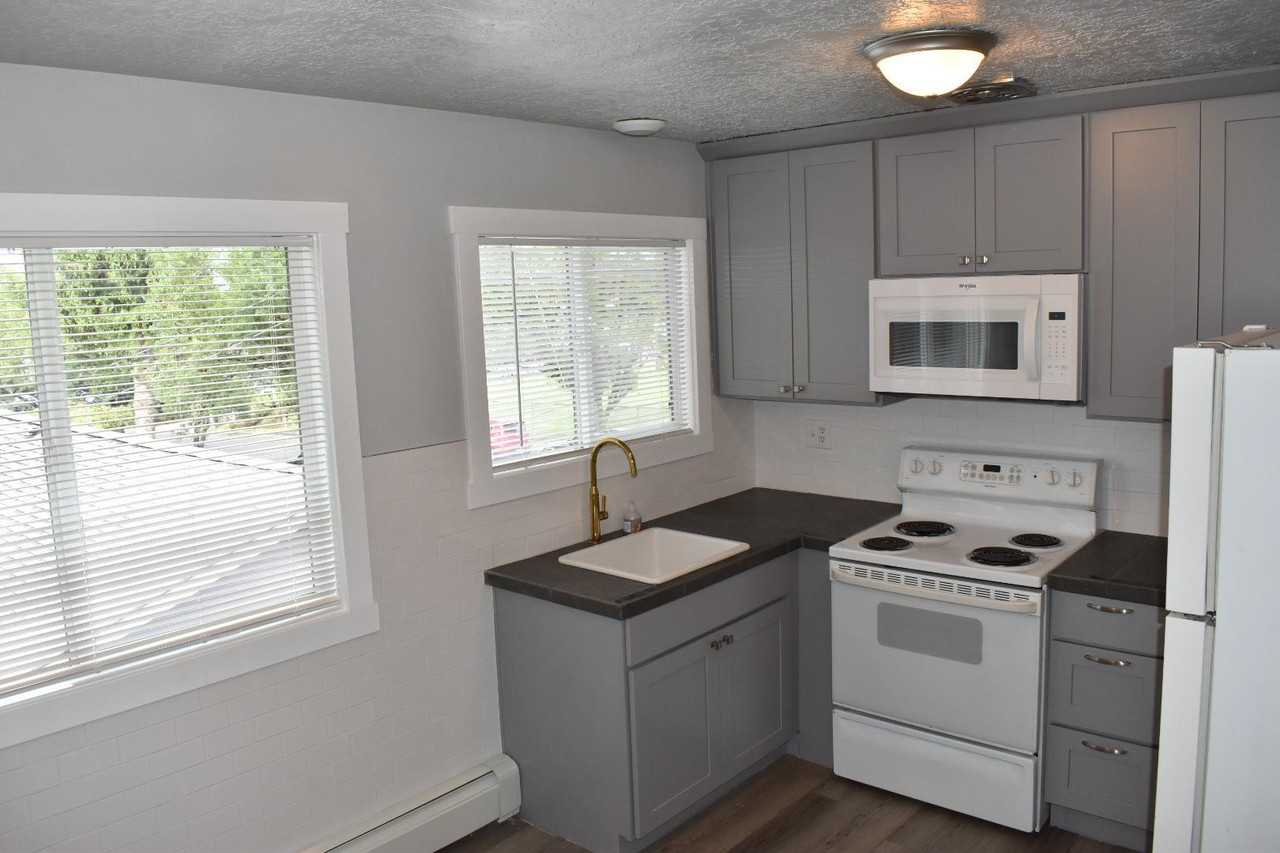 7905 N Fessenden St #5 - Photo 2 of 10