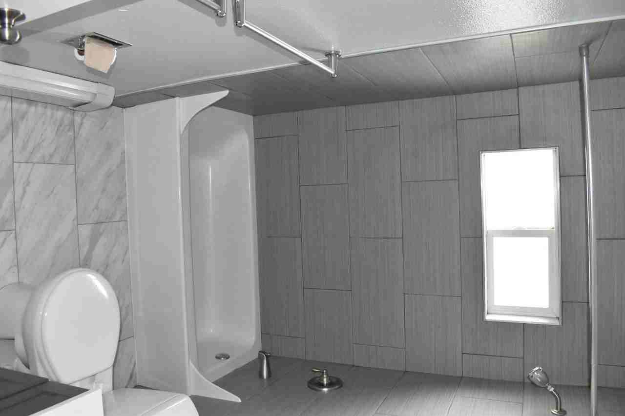 7905 N Fessenden St #5 - Photo 5 of 10