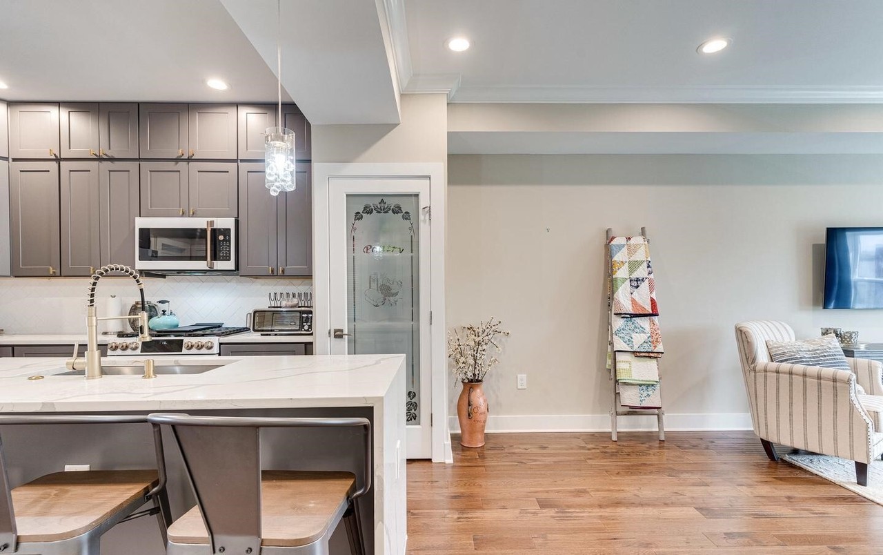 1230 Queen St Ne #4 - Photo 6 of 50