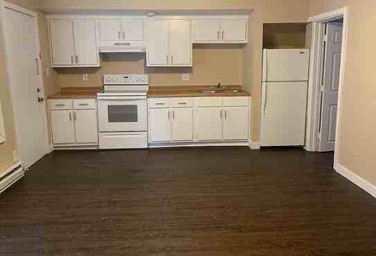 113 N Poplar St #2 - Photo 4 of 8