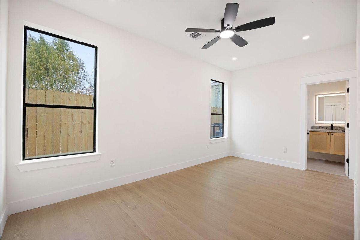 6332 Sidney St - Photo 5 of 21