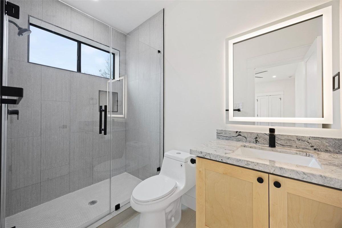 6332 Sidney St - Photo 6 of 21