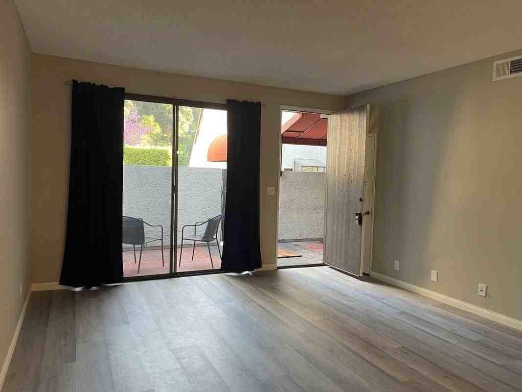 314 Monterey Rd ##10 - Photo 5 of 9