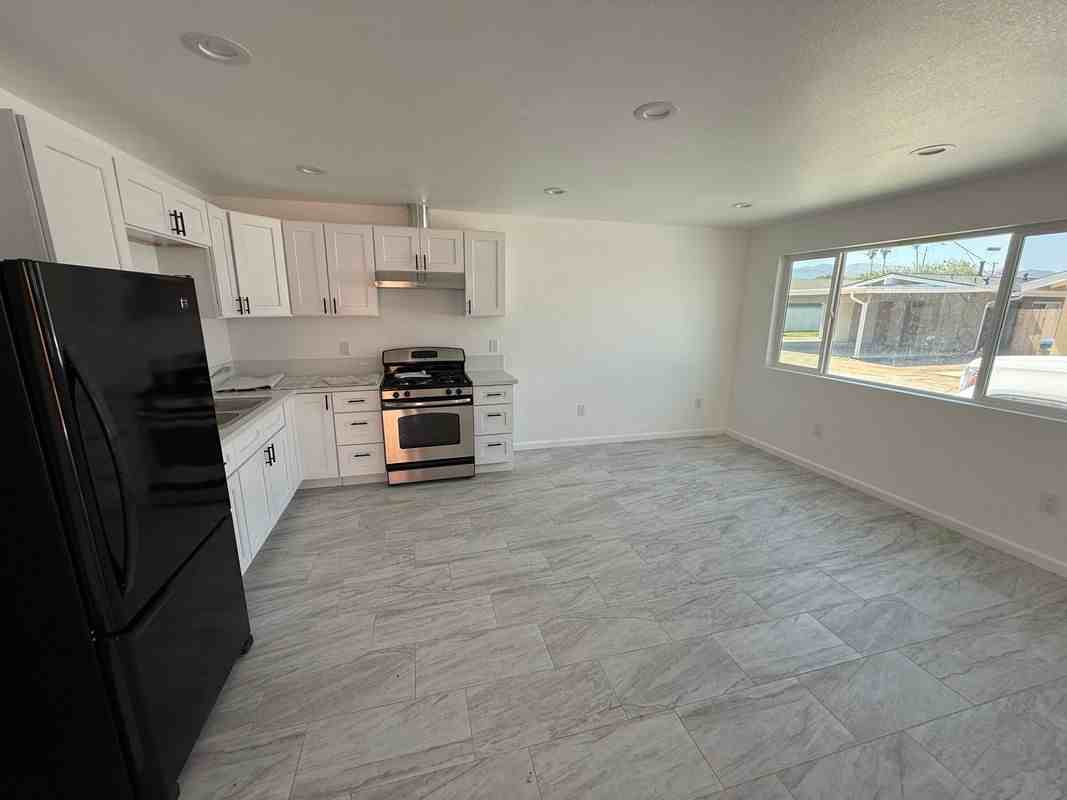 223 N B St - Photo 3 of 10