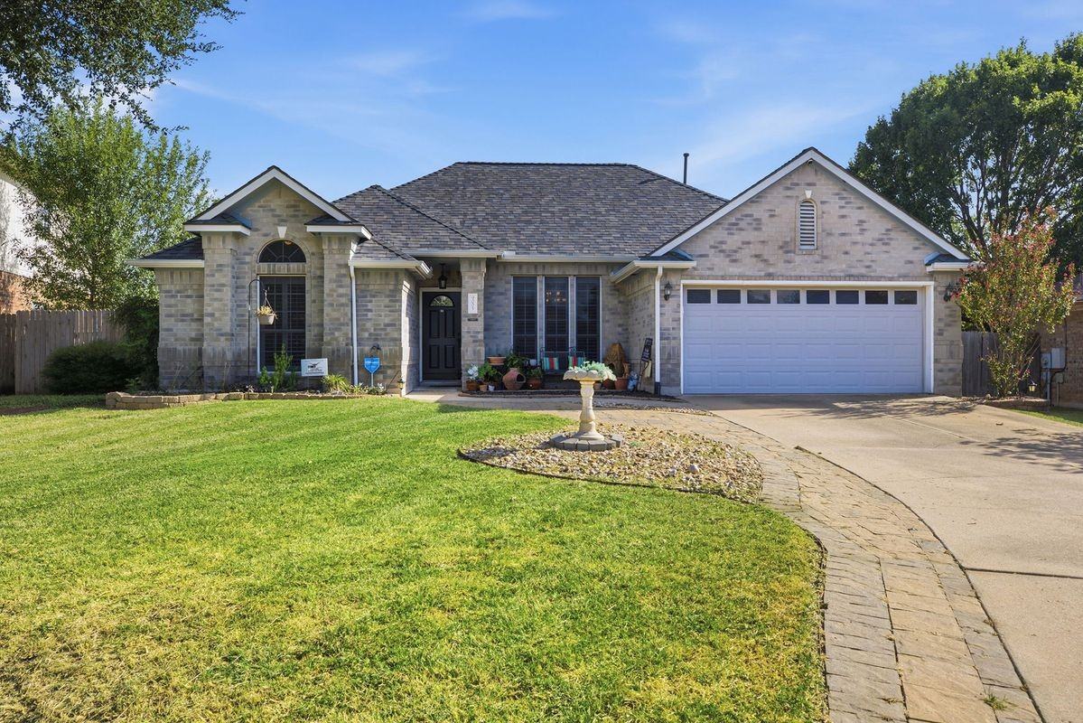 9005 Brimstone Ln - Photo 2 of 41